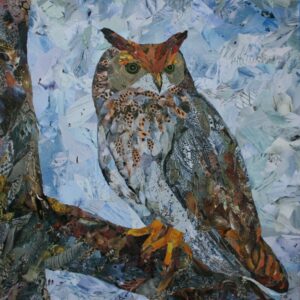 Un hibou Grand Duc, au plumage de fourrure et d'écailles