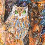 Une chouette aux yeux verts, déesse de la sagesse nous questionne sur notre responsabilité dans la perte de la biodiversité
